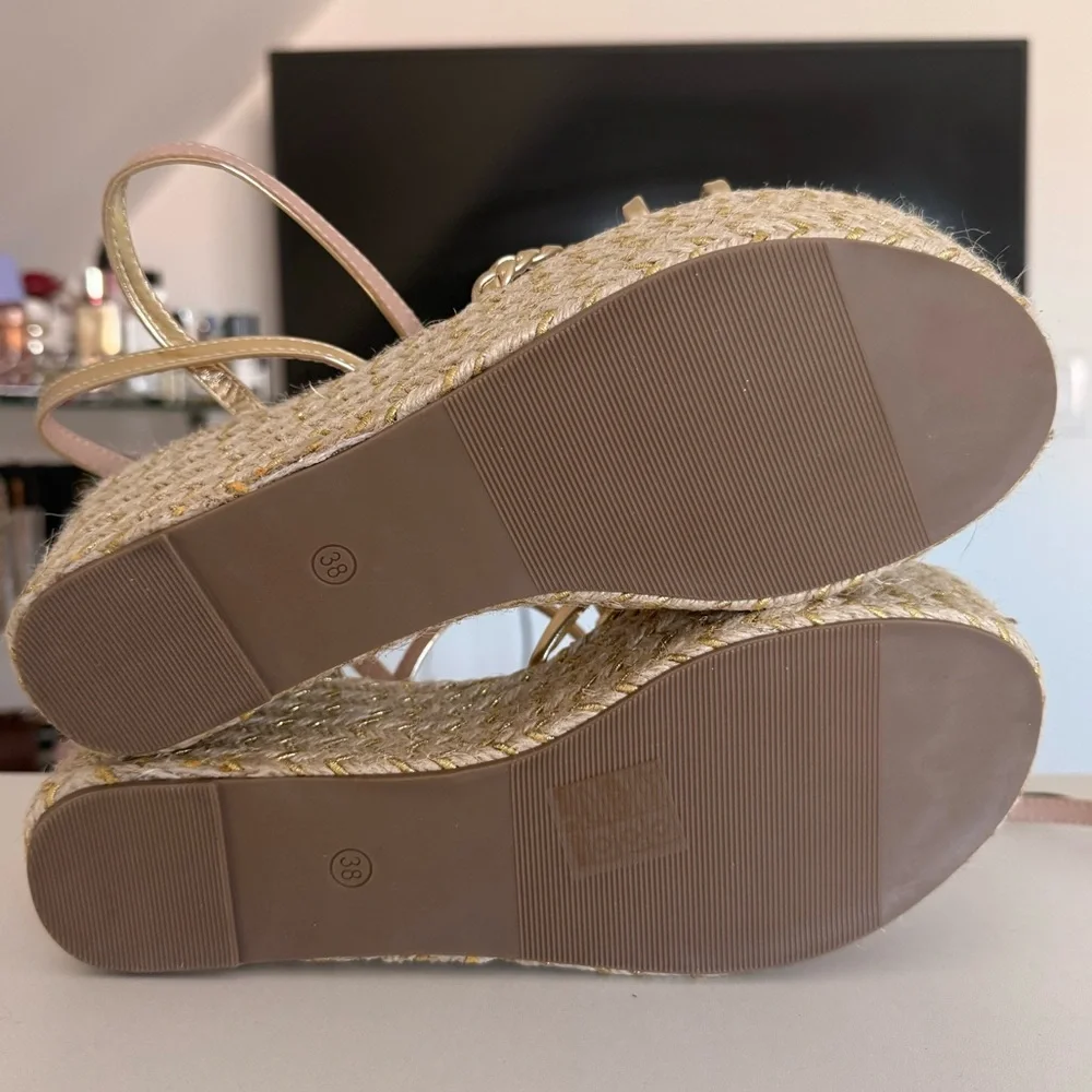 BRAND NEW gold strap wedge sandals size 7